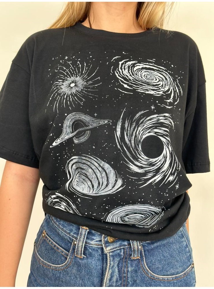 Creación Plano metal Camiseta Galáxia - Preta - Frente e Verso - HIPPIE ARTESANATOS