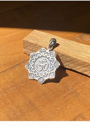Amuleto Mandala com Mantra Om - Prata 925