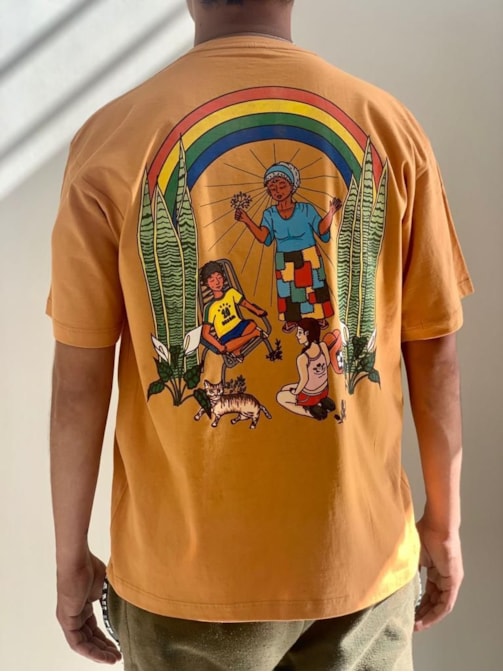 Camiseta A Curandeira - Caramelo - Frente e Verso