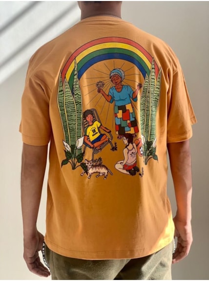 Camiseta A Curandeira - Caramelo - Frente e Verso