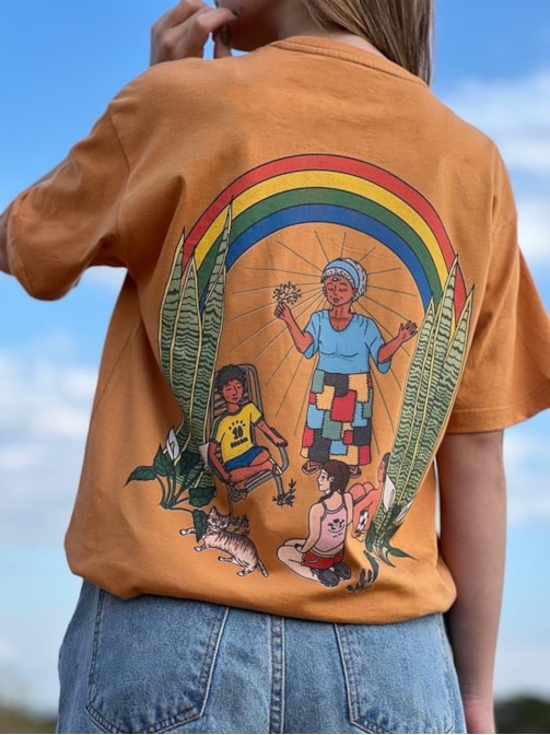 Camiseta A Curandeira - Caramelo - Frente e Verso