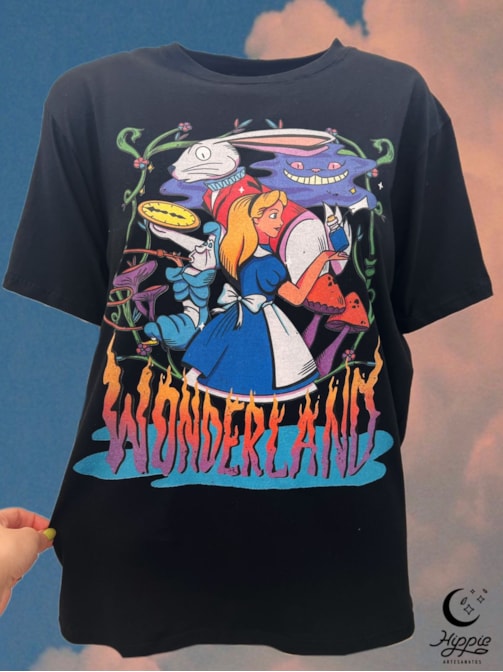 Camiseta Alice Wonderland - Preta