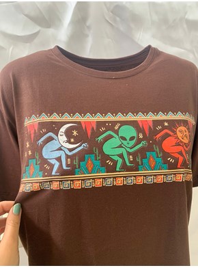 Camiseta Alien Mundo Antigo - Marrom