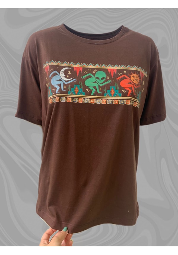 Camiseta Alien Mundo Antigo - Marrom