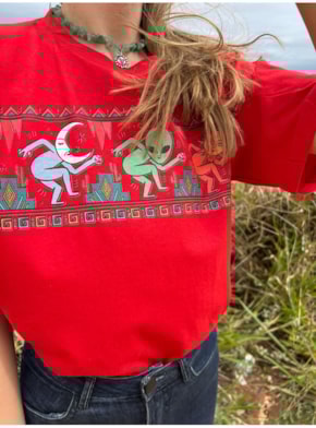Camiseta Alien Mundo Antigo - Vermelha