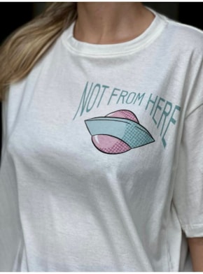 Camiseta Alien Pink - Off-White - Frente e Verso