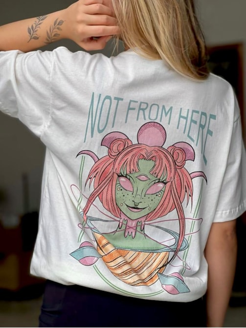 Camiseta Alien Pink - Off-White - Frente e Verso