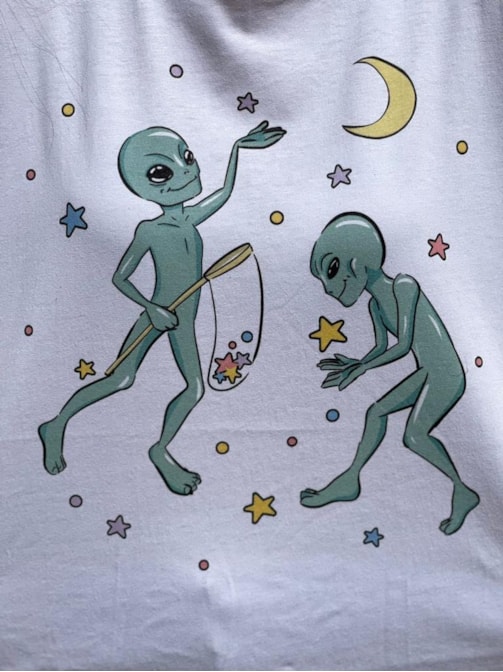 Camiseta Aliens Caçadores de Estrelas - Branca