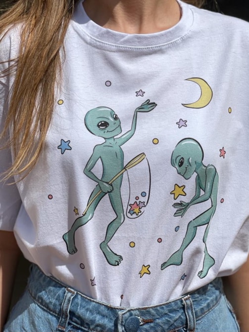 Camiseta Aliens Caçadores de Estrelas - Branca
