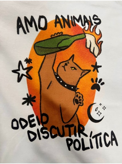 Camiseta Amo animais, Odeio discutir política - Off-White