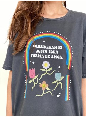 Camiseta Amor - Pride - Chumbo