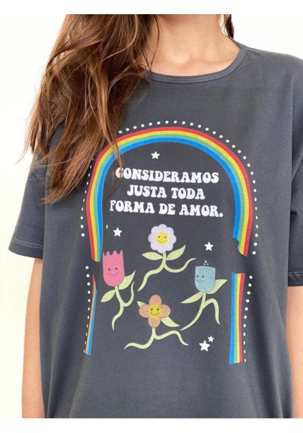 Camiseta Amor - Pride - Chumbo