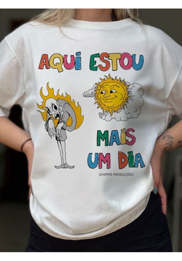 Camiseta Aqui estou mais um dia - Off-White