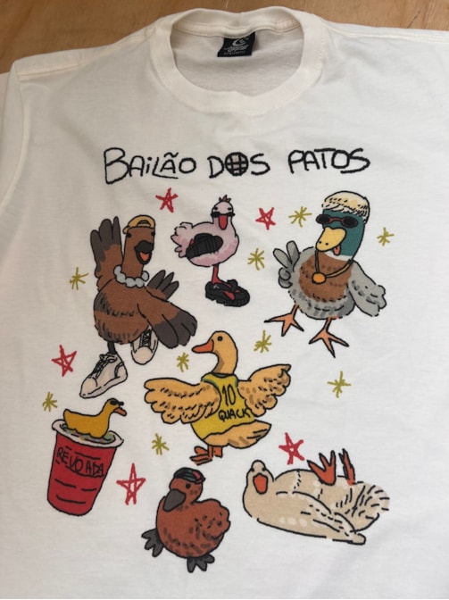 Camiseta Bailão dos Patos - Off-White