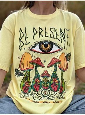 Camiseta Be Present - Amarela Clara