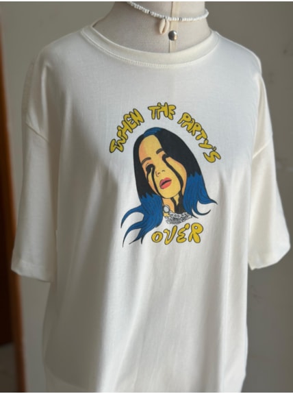 Camiseta Billie Eilish Psicodélica - Off-White - Frente e Verso