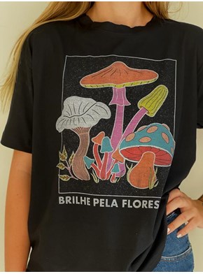 Camiseta Brilhe Cogumelos - Preta