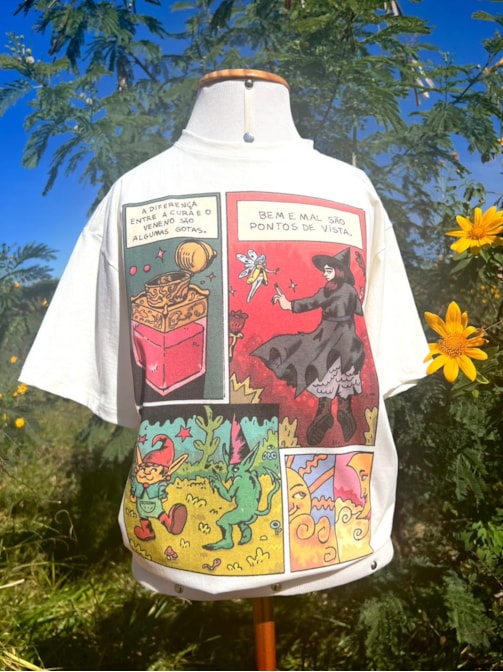 Camiseta Bruxa Bem e Mal - Off-White