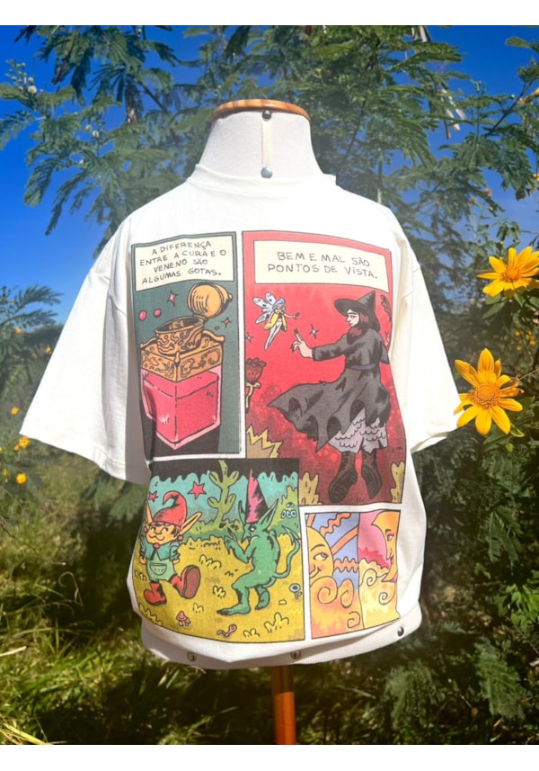 Camiseta Bruxa Bem e Mal - Off-White