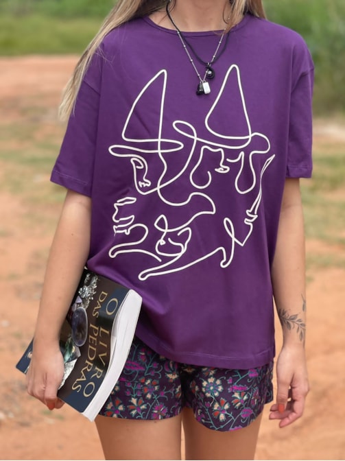 Camiseta Bruxa Minimalista - Roxa