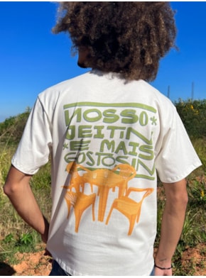 Camiseta Cadeira Gostosin - Off-White - Frente e Verso