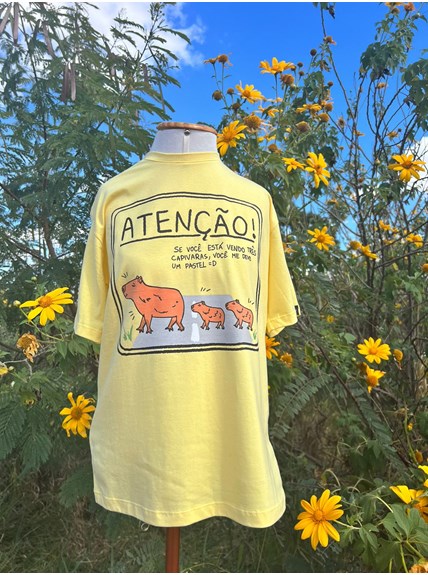 Camiseta Capivara Travessia - Amarela Clara - HIPPIE ARTESANATOS
