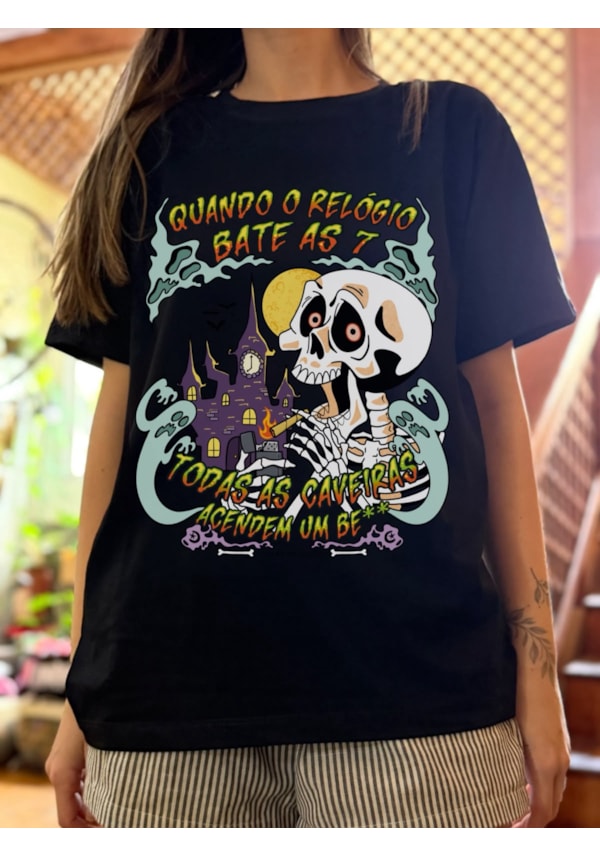 Camiseta Caveira quando o relógio bate as 7 - Preta