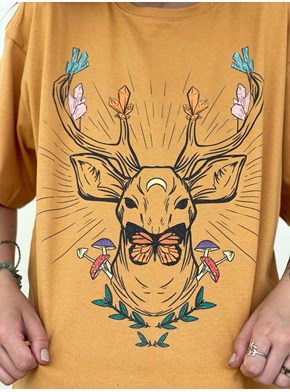 Camiseta Cervo Encantado - Caramelo