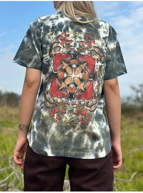 Camiseta Cogumelos Caleidoscópio - Tie Dye - Frente e Verso