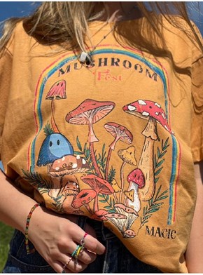Camiseta Cogumelos Fest - Caramelo