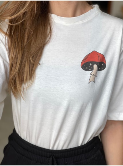 Camiseta Cogumelos - Off-White - Frente e Verso