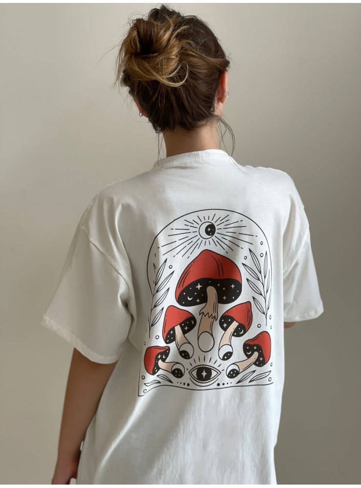 Camiseta Cogumelos - Off-White - Frente e Verso — imagem 1
