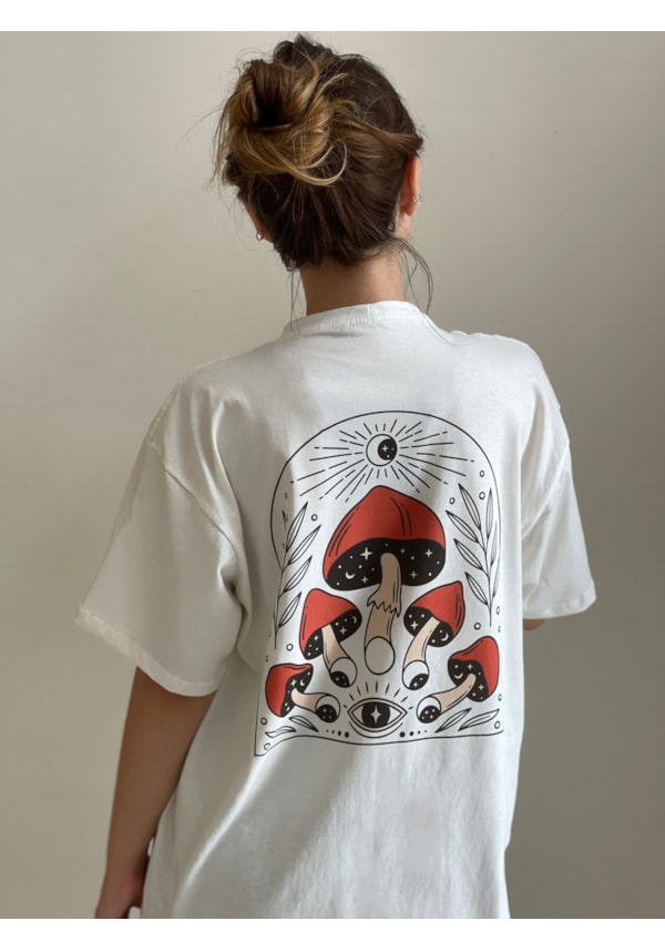 Camiseta Cogumelos - Off-White - Frente e Verso