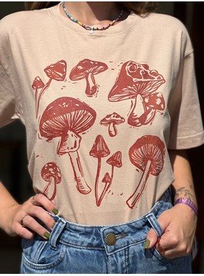 Camiseta Cogumelos Xilogravura - Cáqui