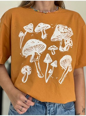 Camiseta Cogumelos Xilogravura - Caramelo