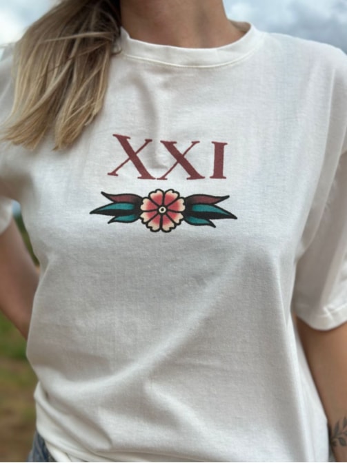 Camiseta Coração - Off-White - Frente e Verso