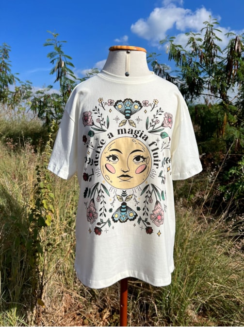 Camiseta Deixe a Magia Fluir - Off-White