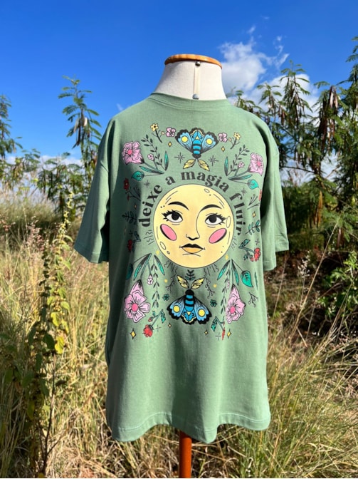 Camiseta Deixe a Magia Fluir - Verde Alecrim