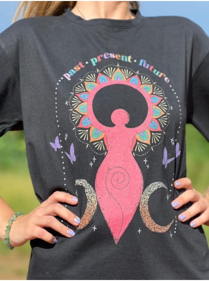 Camiseta Deusa Sagrado Feminino - Preta