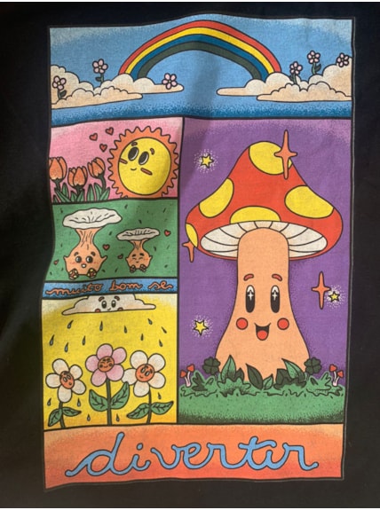 Camiseta Divertir Cogumelos - Preta - Frente e Verso