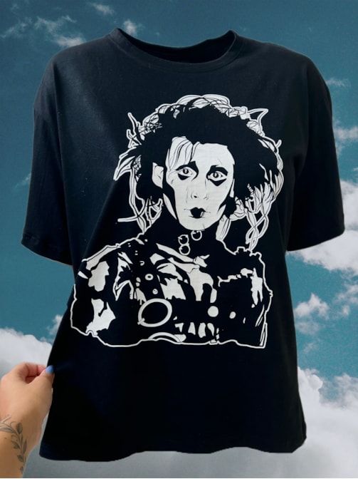 Camiseta Edward Mãos de Tesoura 1990 - Preta