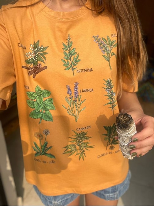 Camiseta Ervas de Bruxa - Caramelo