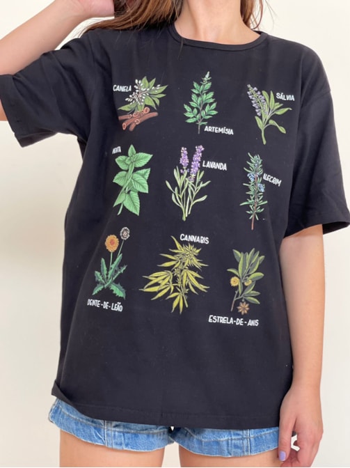 Camiseta Ervas de Bruxa - Preta