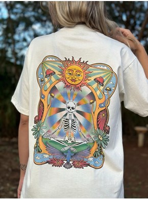 Camiseta Esqueleto Psicodélico - Off-White - Frente e Verso