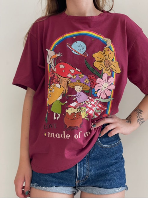 Camiseta Feita de Magia - Marsala