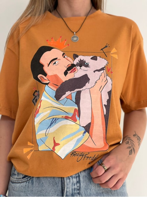 Camiseta Freddy Mercury - Caramelo