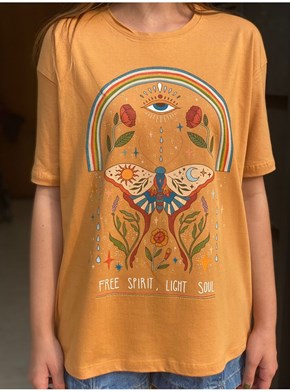 Camiseta Free Spirit - Caramelo
