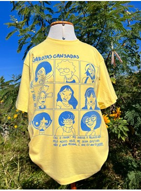 Camiseta Garotas Cansadas - Amarela Clara