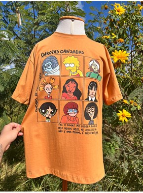 Camiseta Garotas Cansadas Colorida - Caramelo