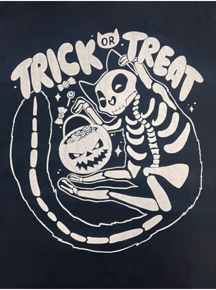 Camiseta Gato Esqueleto Trick or Treat - Preta